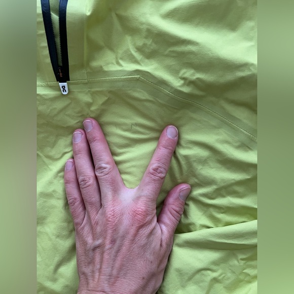 On running jacket - Picture 3 of 8